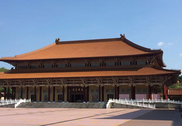 筒瓦铺盖仿古建筑